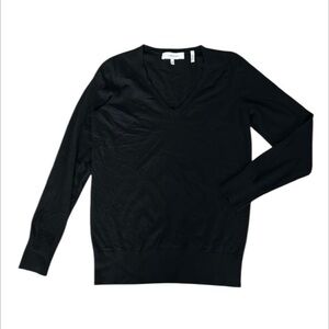 Lark & Ro size medium solid black v-neck sweater